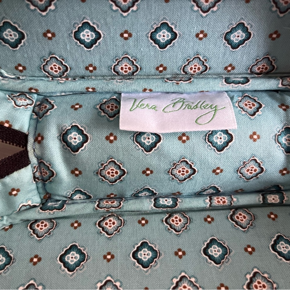 Vera Bradley zip around glass case - Picture 3 of 5